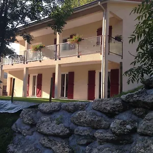 *** Bed & Breakfast De Servant Roulottes Et D'hotes France
